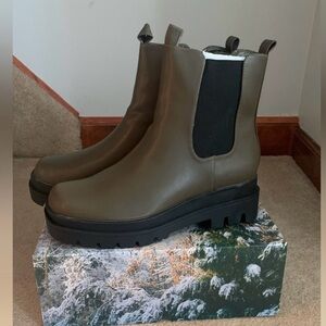 I NEW!!! Women’s Boot Chelsea Style Size 11